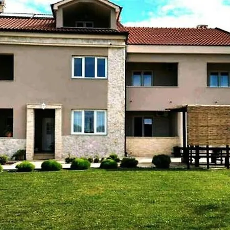 Апартаменты In Privlaka Mit Garten, Terrasse Und Grill