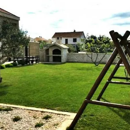In Privlaka Mit Garten, Terrasse Und Grill Apartment