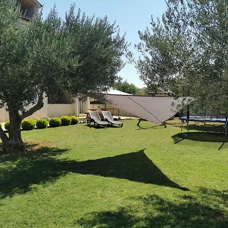 In Privlaka Mit Garten, Terrasse Und Grill * Privlaka (Zadar)